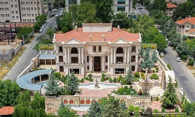 ویلای ۸ هزار متری متهم ردیف اول چای دبش به منظور رد مال به بانک ملت تحویل داده شد