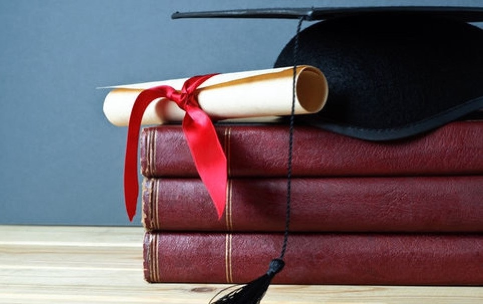 ممنوعیت چاپ کاغذی پایان‌نامه و گزارش‌های علمی از ۱ آذر ۱۴۰۴