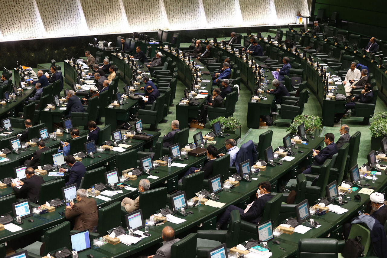 آغاز جلسه غیرعلنی مجلس با موضوع بررسی تدابیر دولت برای حفظ قدرت خرید مردم